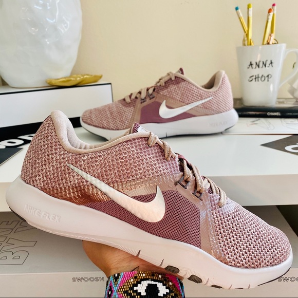 NWT Nike flex trainer premium